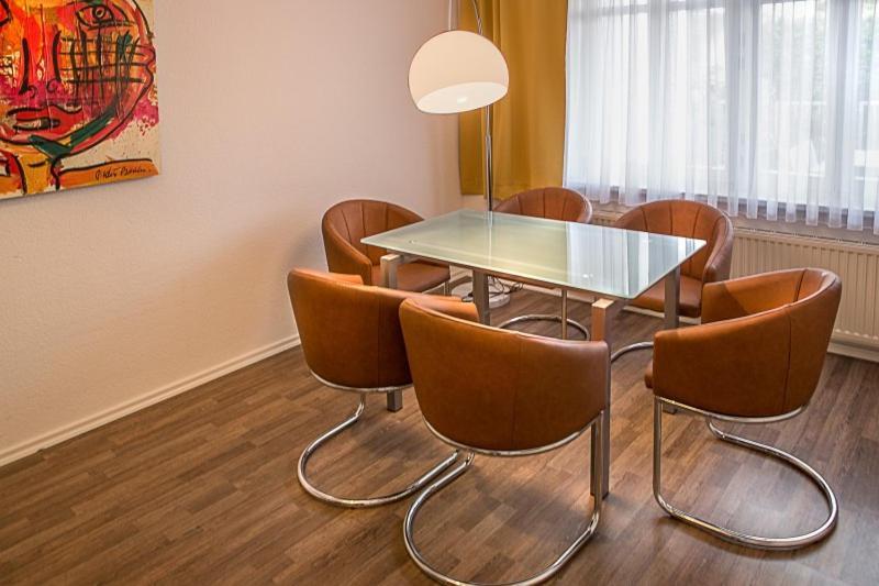 H&h Im Herzen Der Stadt In Der Lange Strasse Geraeumig Ruhig Mit Kueche Und Esstisch Apartment