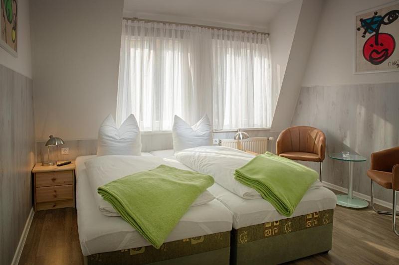 H&h Im Herzen Der Stadt In Der Lange Strasse Geraeumig Ruhig Mit Kueche Und Esstisch Apartment Greifswald