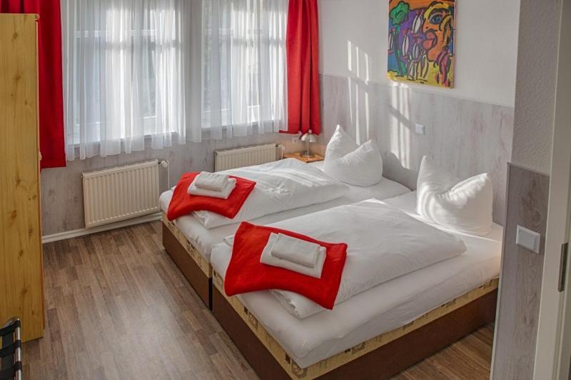 Apartment H&h Im Herzen Der Stadt In Der Lange Strasse Geraeumig Ruhig Mit Kueche Und Esstisch