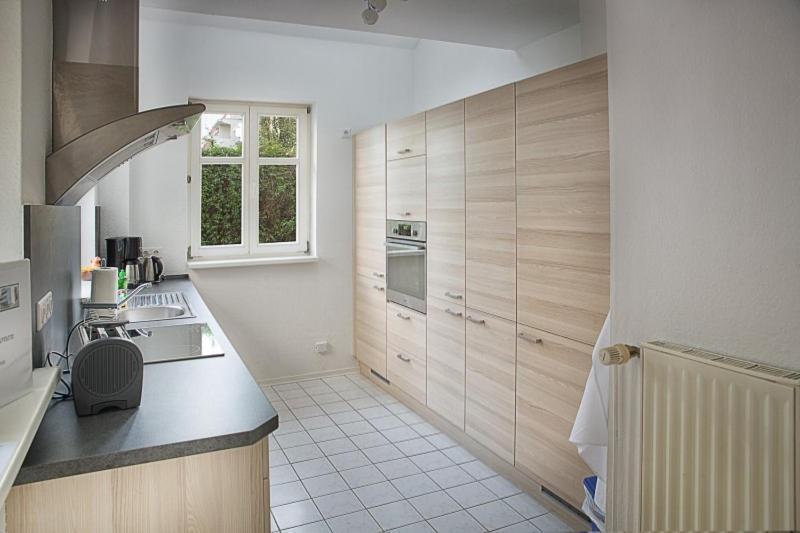 Apartment H&h Im Herzen Der Stadt In Der Lange Strasse Geraeumig Ruhig Mit Kueche Und Esstisch Greifswald