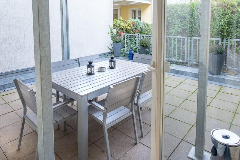 Apartment H&h Im Herzen Der Stadt In Der Lange Strasse Geraeumig Ruhig Mit Kueche Und Esstisch *