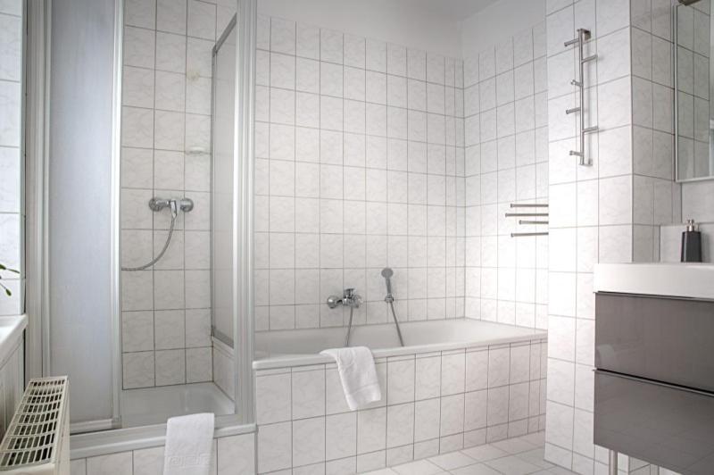 Apartment H&h Im Herzen Der Stadt In Der Lange Strasse Geraeumig Ruhig Mit Kueche Und Esstisch *
