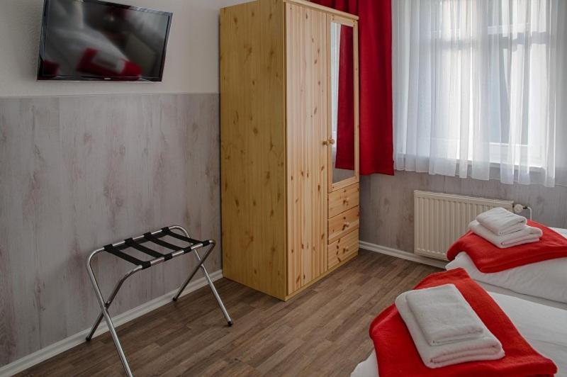 H&h Im Herzen Der Stadt In Der Lange Strasse Geraeumig Ruhig Mit Kueche Und Esstisch Greifswald