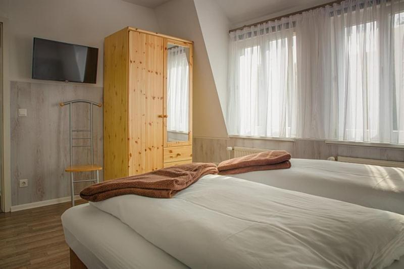 Apartment H&h Im Herzen Der Stadt In Der Lange Strasse Geraeumig Ruhig Mit Kueche Und Esstisch