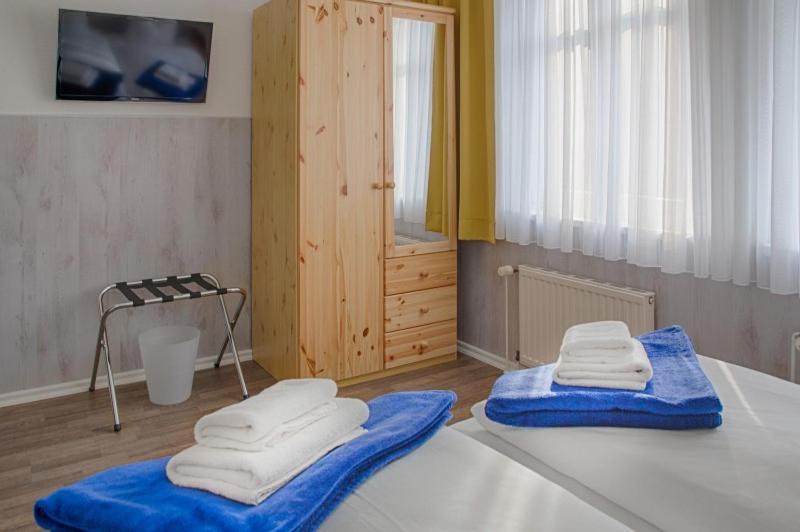 Apartment H&h Im Herzen Der Stadt In Der Lange Strasse Geraeumig Ruhig Mit Kueche Und Esstisch Greifswald