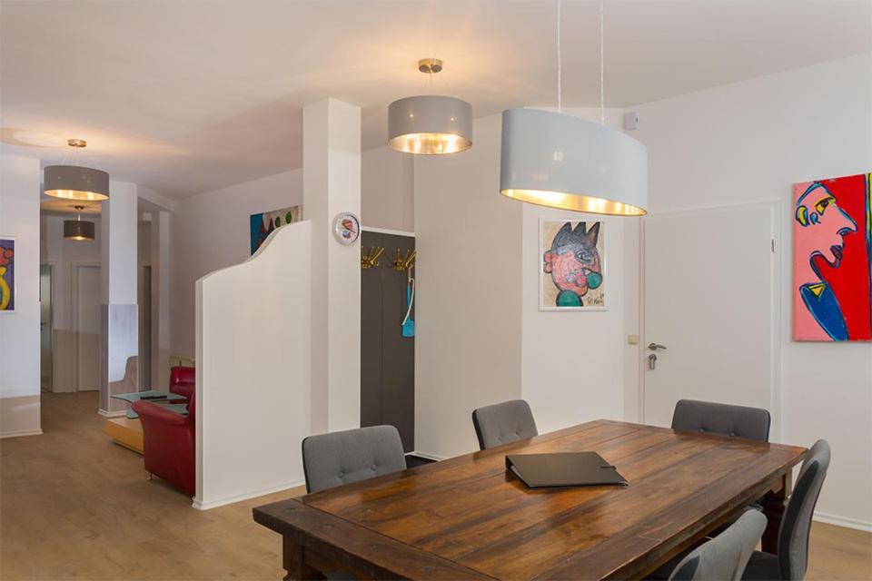 Apartment H&h Im Herzen Der Stadt In Der Lange Strasse Geraeumig Ruhig Mit Kueche Und Esstisch